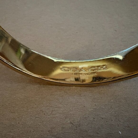 NWT Coach signature bangle in gold tone metal with gold enamel - Picture 5 of 9